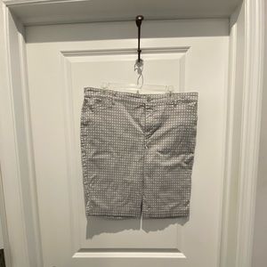 Gloria Vanderbilt Bermuda length shorts